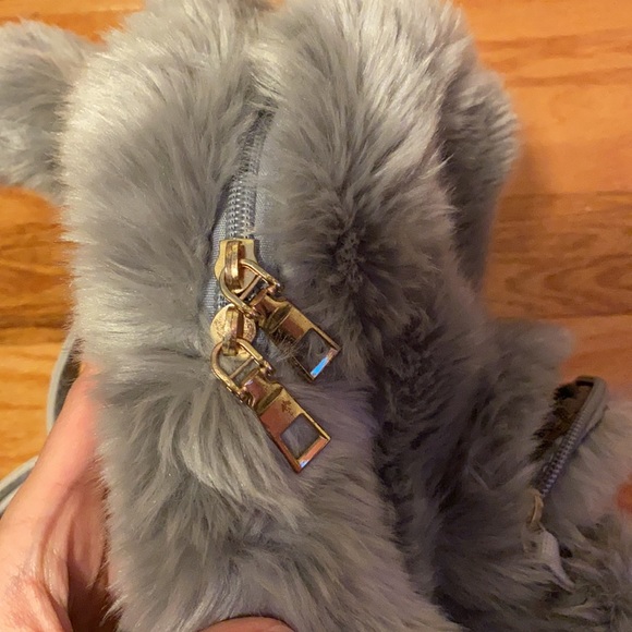 Faux fur backpack with fur ears - Picture 9 of 9